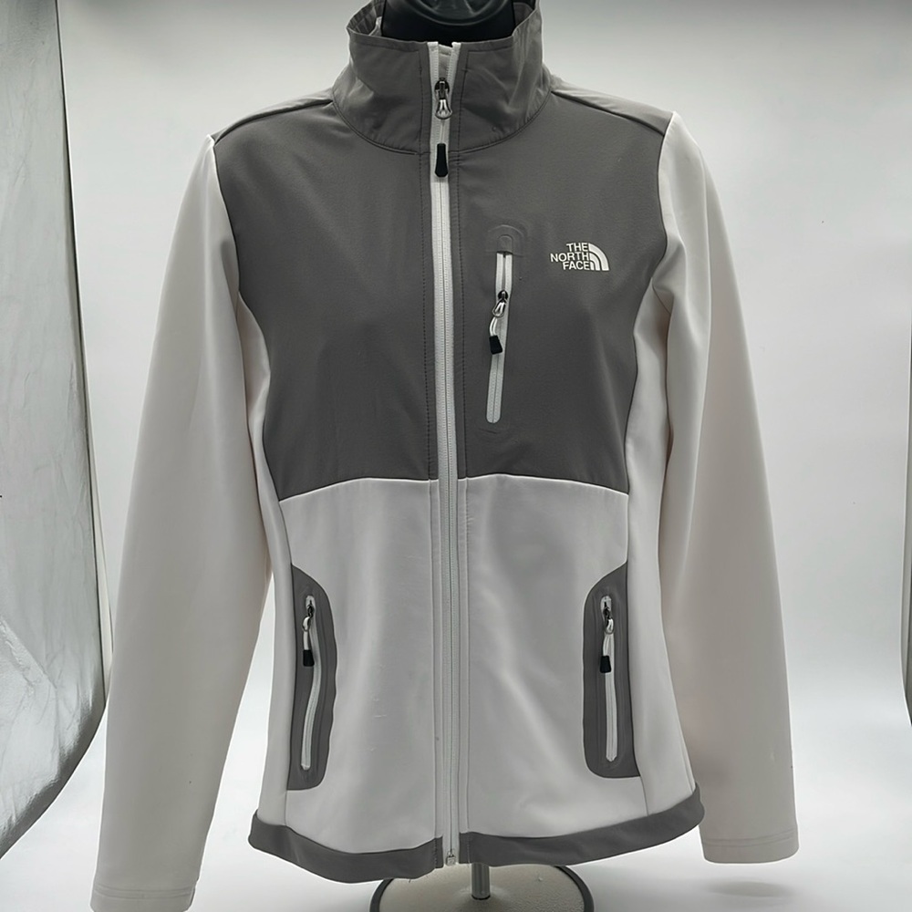 The North Face Womens RDT
Momentum JacketA4AY-M, XL- TNF White FlashDry-Size S/P